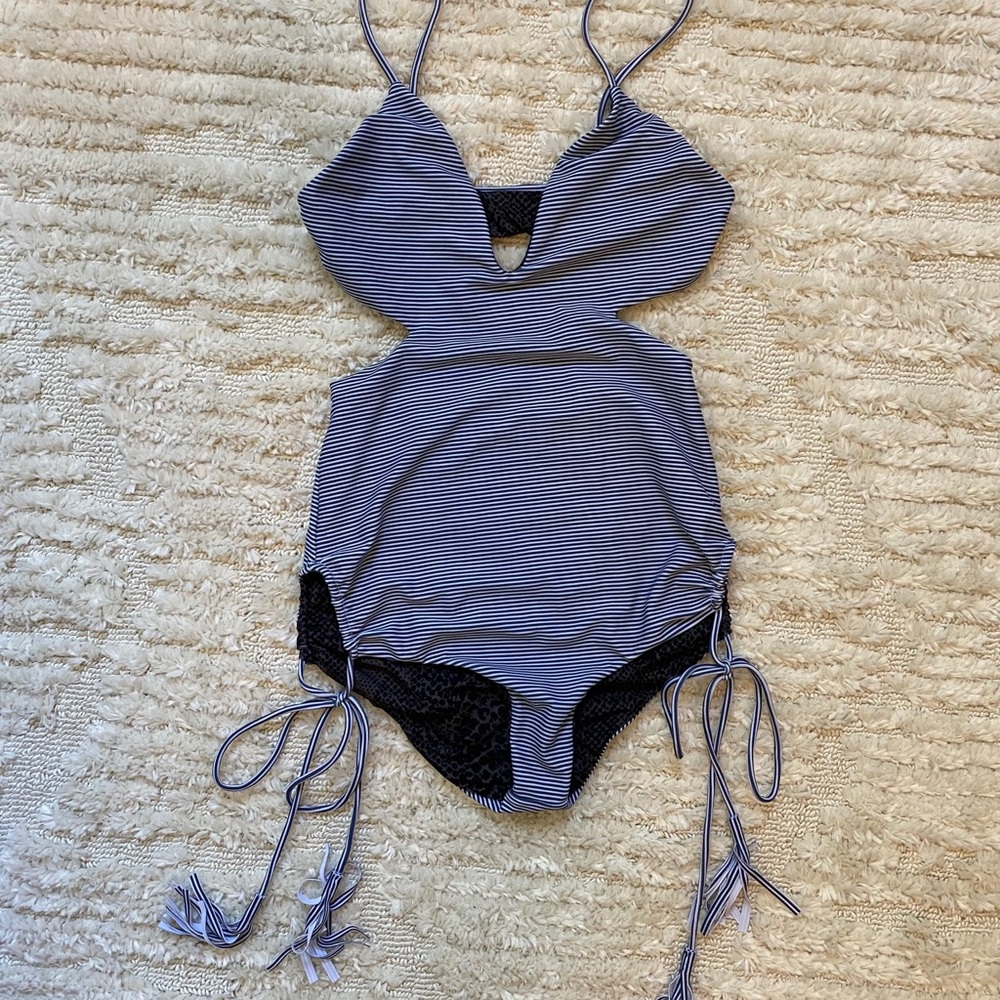 Acacia One Piece